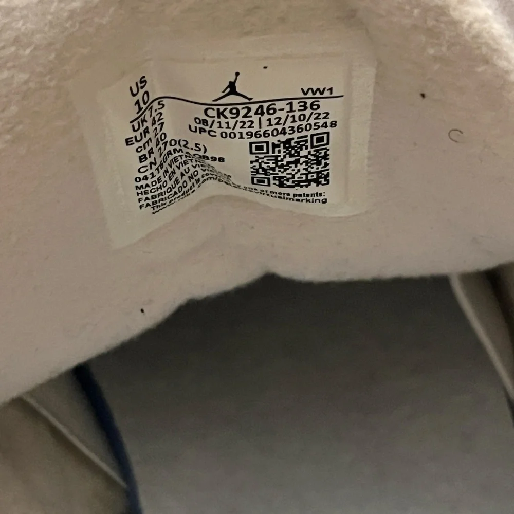 Women's Air Jordan 3 Retro "Lucky Green - Picture 9 of 9